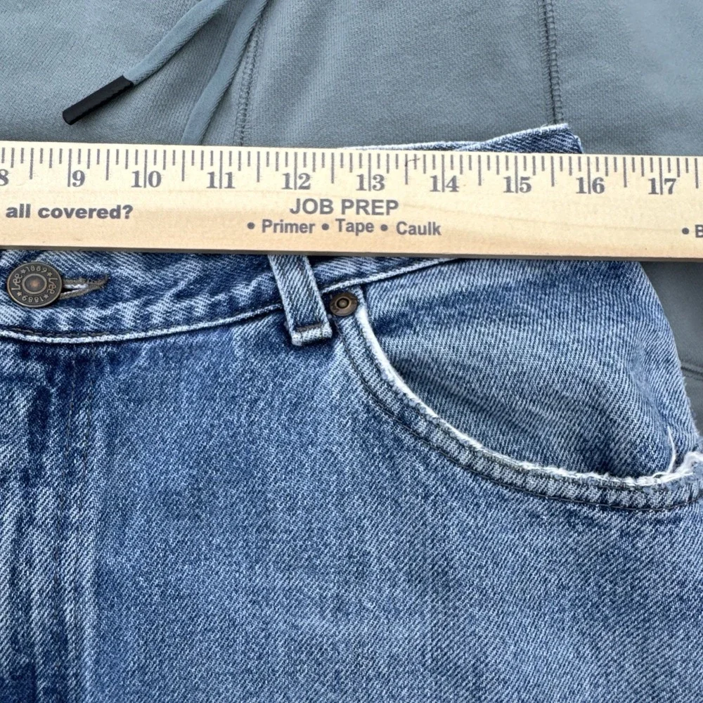 Vintage Lee Jeans Men 36x30 Light Wash Straight Leg Denim Distressed MadeUSA 90s - Picture 8 of 12